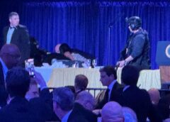 Evacuaron a Donald Trump de una cena de corresponsales tras reportes de disparos