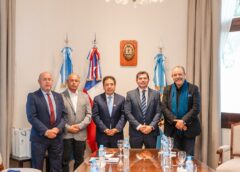 El gobernador Orrego recibió a embajadores y autoridades de distintos países en el marco de la Expo Minera