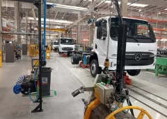 Mercedes Benz abre su planta en Argentina y se crean 2.500 nuevos empleos