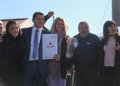 Orrego entregó viviendas en Ullum: 105 familias accedieron a su casa propia
