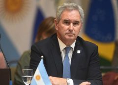 Piden interpelar al canciller Pablo Quirno por el paso de Flávio Bolsonaro por la Argentina